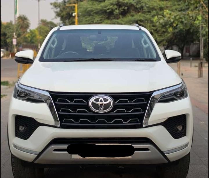 Toyota fortuner rental car